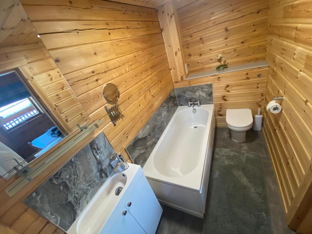 Pine Lodge Gorebridge Екстериор снимка